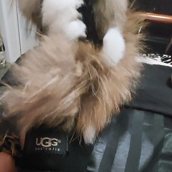 Smaibulun UGG Black and Brown Fur Boots - Picture 12 of 16